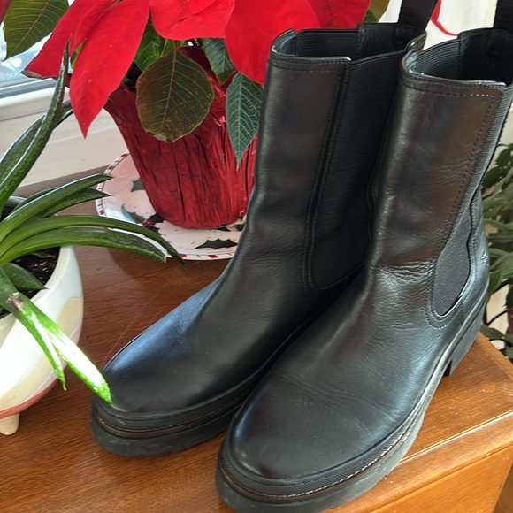 FRYE Chloe Chelsea Boots - Picture 6 of 10